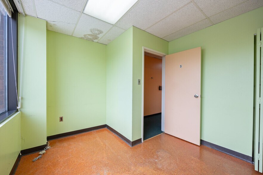 More Photos Of 7600 Osler Dr, Towson Medical For Sale