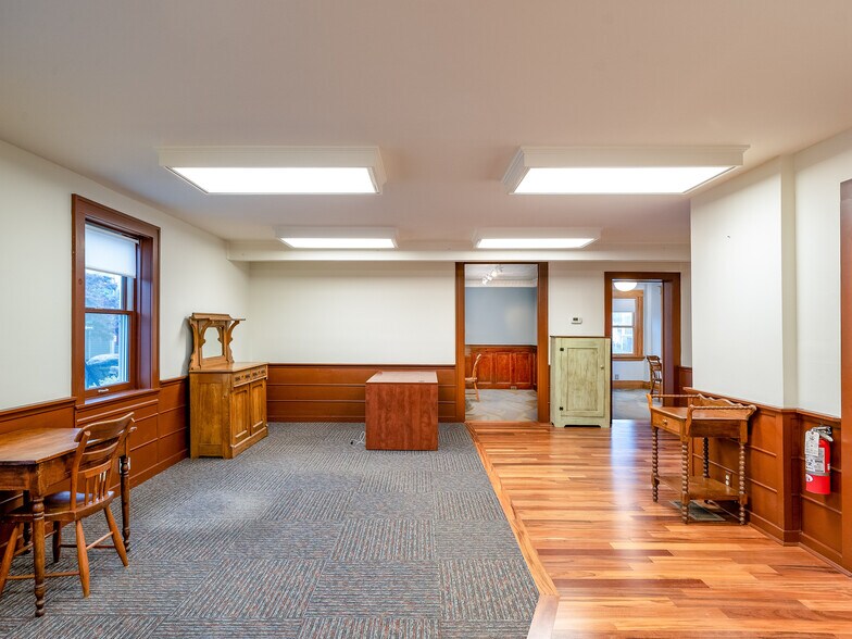 More Photos Of 35 Main St, Scottsville Office For Sale