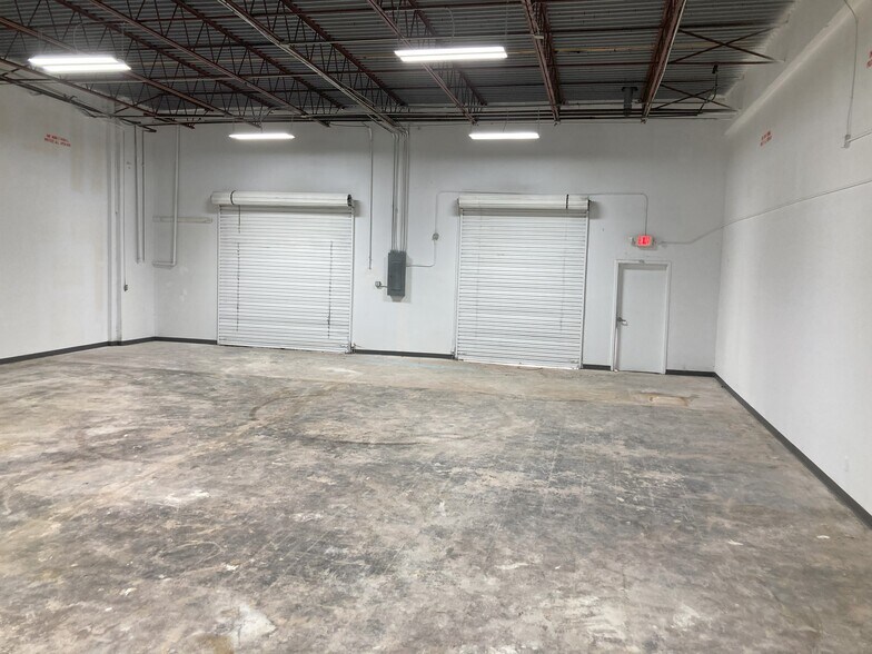 More Photos Of 1400 S Marietta Pky SE, Marietta Warehouse For Lease
