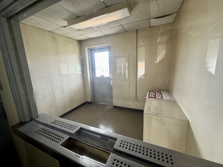 More Photos Of 510 Main St, Texarkana Bank For Sale