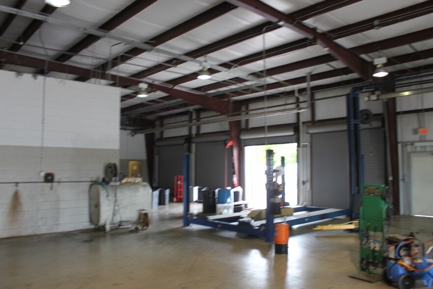 More Photos Of 39490 Lyndon B Johnson Fwy, Dallas Auto Dealership For Lease