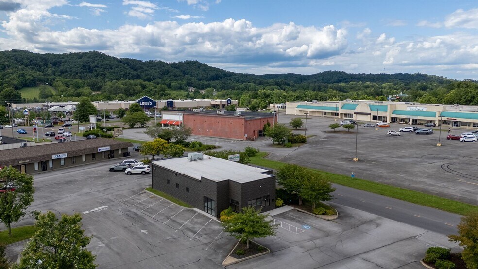 More Photos Of 1389 Volunteer Pky, Bristol Freestanding For Lease