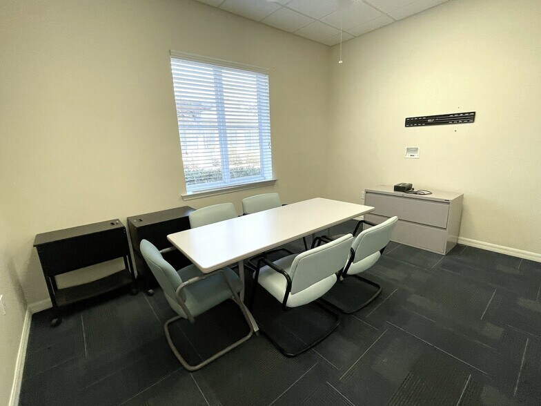 More Photos Of 1701 NW 80th Blvd, Gainesville Office For Sale