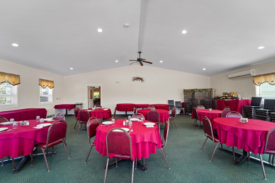 More Photos Of 60 Lake Lorain Rd, Poyntelle Restaurant For Sale