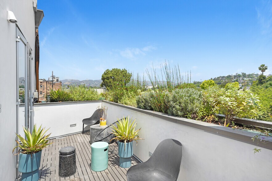 More Photos Of 3921 W Sunset Blvd, Los Angeles Storefront For Sale