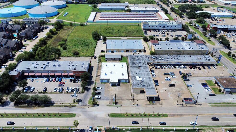 More Photos Of 6902 Cook Rd, Houston Flex For Lease