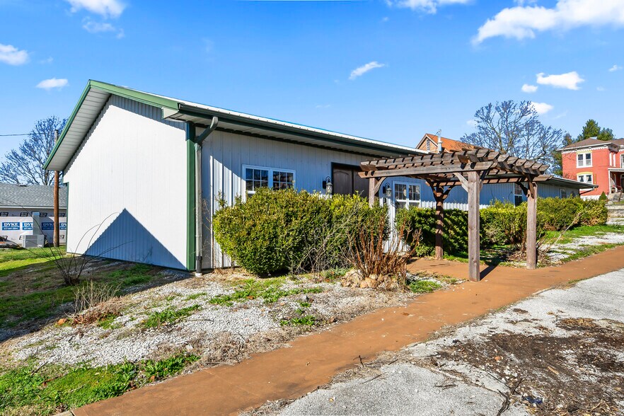 More Photos Of 109 Myrtle, Pierce City Storefront Retail Residential For Sale