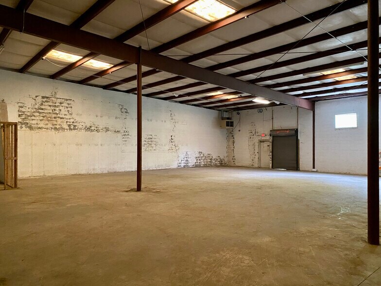 More Photos Of 418 W Peace St, Raleigh Warehouse For Lease