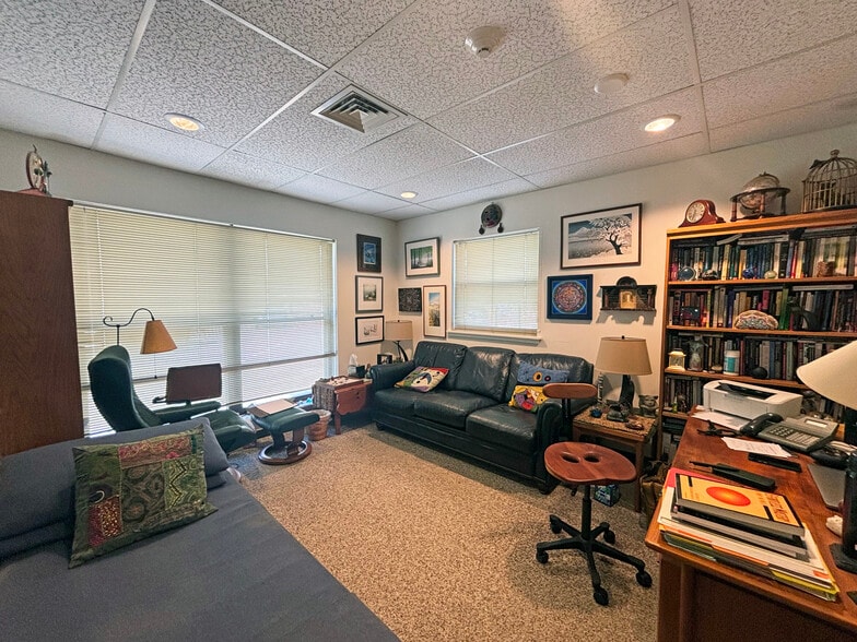 More Photos Of 278 Lafayette Rd, Portsmouth Office For Sale