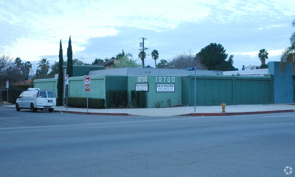 Primary Photo Of 10700 Burbank Blvd, North Hollywood Medical For Lease