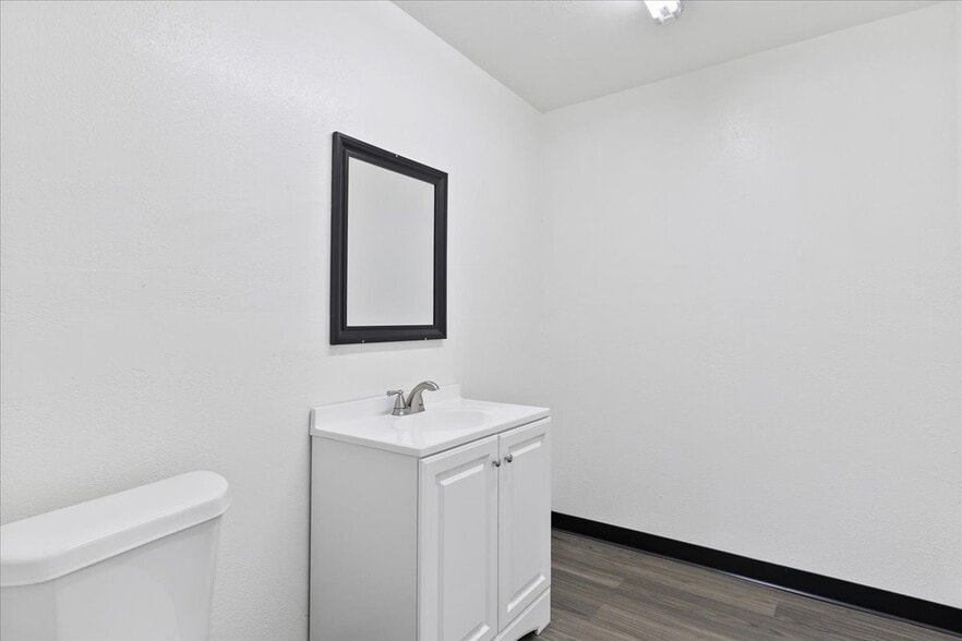 More Photos Of 4102-4112 S High Ave, Oklahoma City Service For Lease