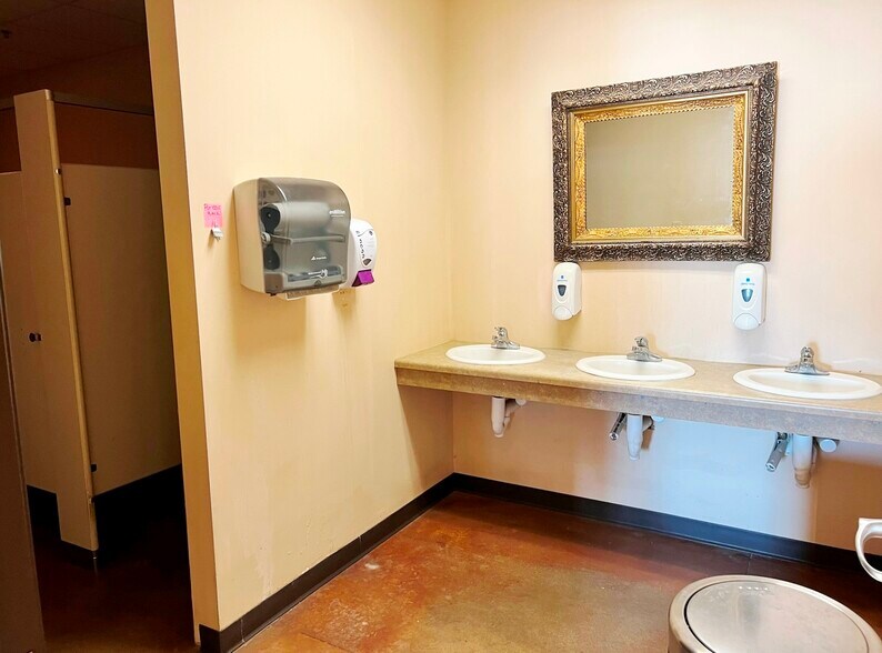 More Photos Of 110 Wall St, Onamia Flex For Lease