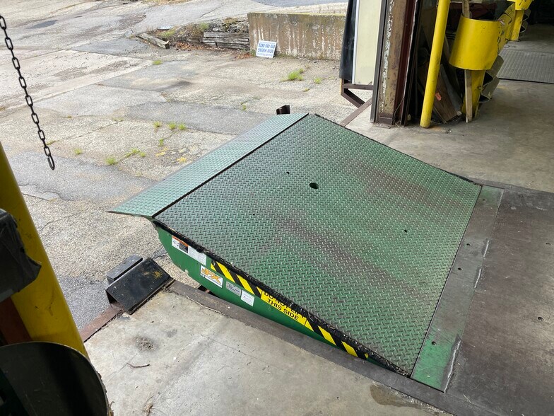 More Photos Of 6704 Pingree Rd, Crystal Lake Manufacturing For Lease