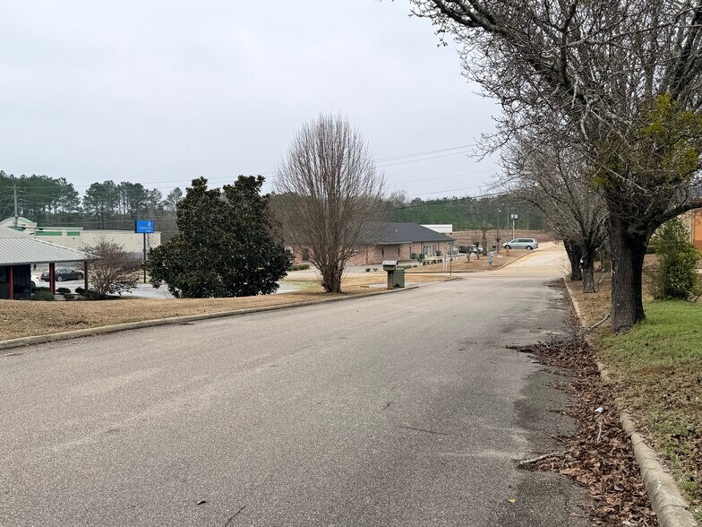 More Photos Of 1007 Fort Dale Rd, Greenville Service Station For Sale