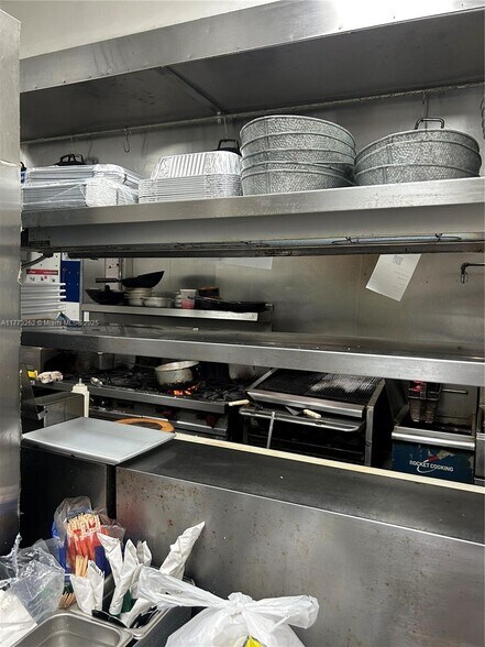 More Photos Of 2022 Hollywood Blvd, Hollywood Restaurant For Sale