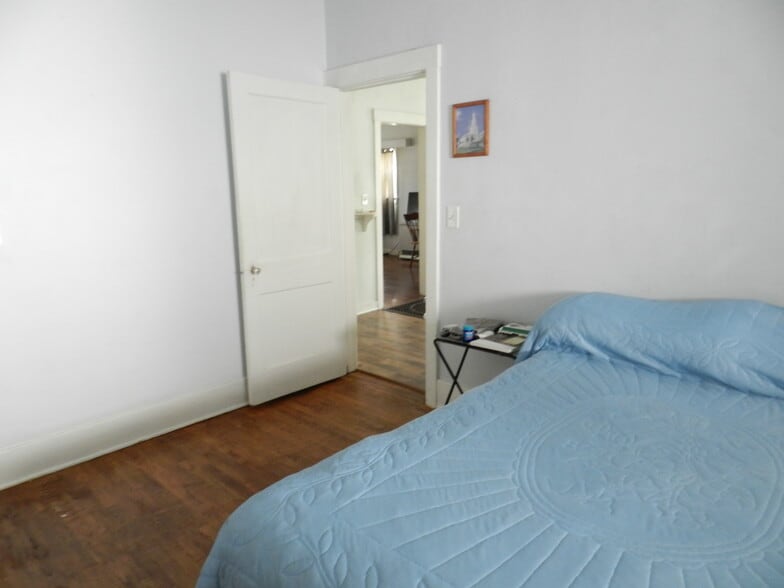 More Photos Of 104 Challis St, Salmon Warehouse For Sale