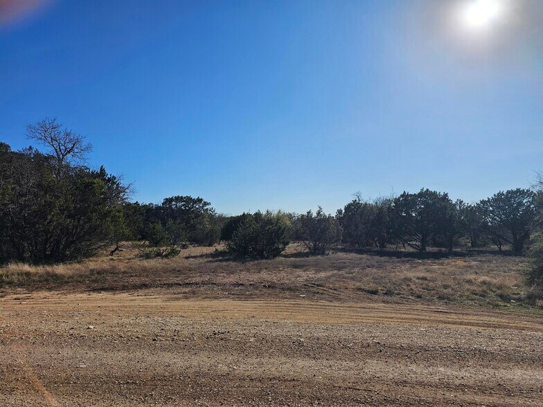 More Photos Of 854 N Creek Rd, Comfort Land For Lease