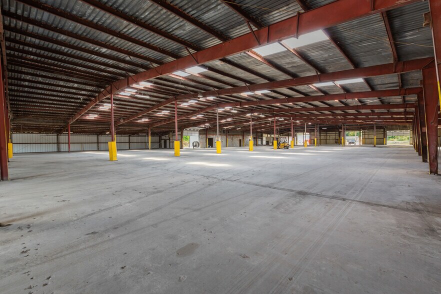 More Photos Of 240 E Park St, Guthrie Industrial For Lease