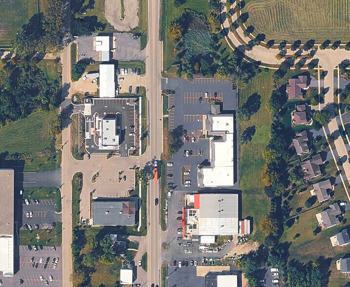 More Photos Of 10900-10910 N Main St, Richmond Freestanding For Sale