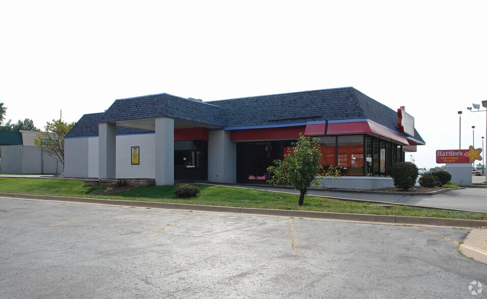 More Photos Of 8021 State Ave, Kansas City Fast Food For Lease