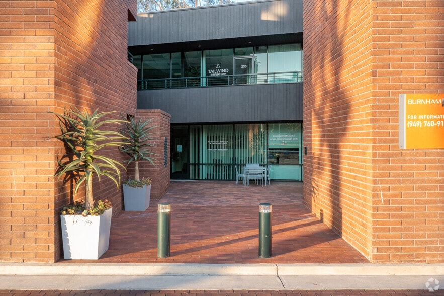 More Photos Of 280 Newport Center Dr, Newport Beach Medical For Lease