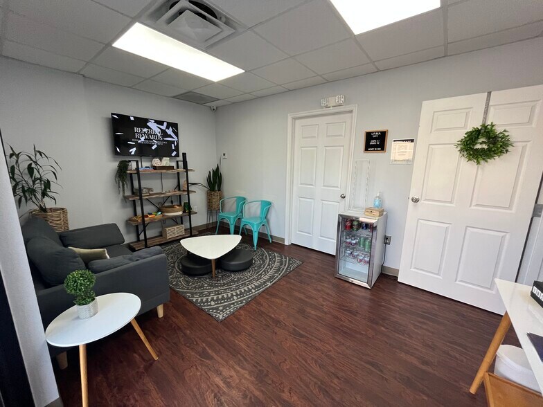 More Photos Of 4920 Lena Rd, Bradenton Light Distribution For Lease