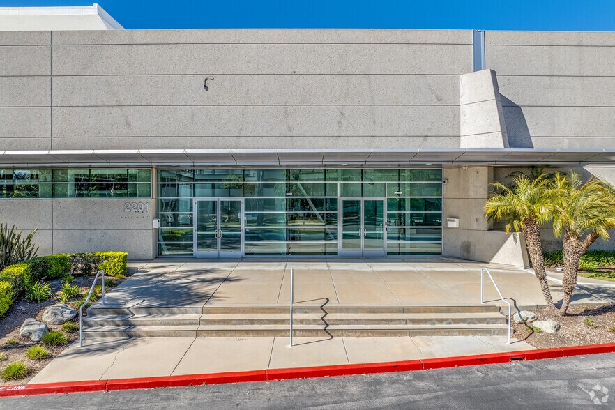More Photos Of 2201 Corporate Center Dr, Newbury Park Research And Development For Sale