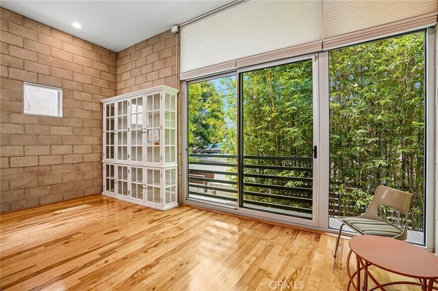 More Photos Of 717 N Highland Ave, Los Angeles Light Distribution For Sale