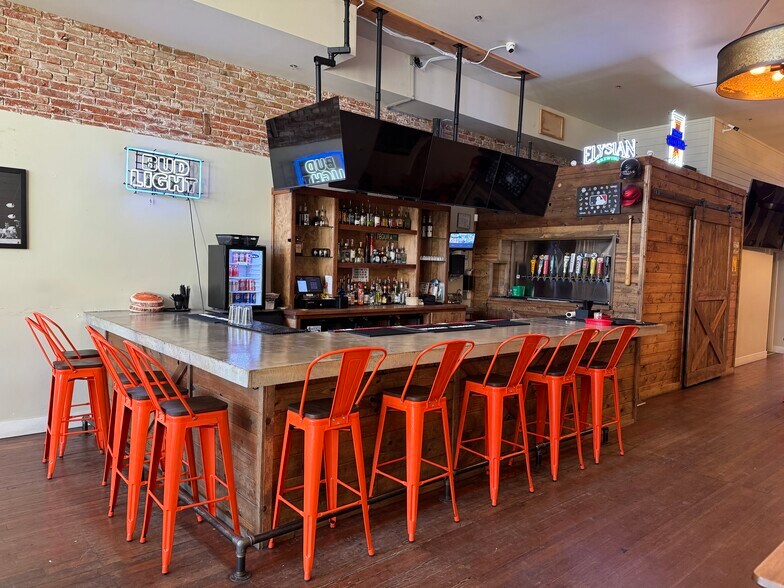 More Photos Of 712 Main St, Caldwell Storefront Retail Office For Lease