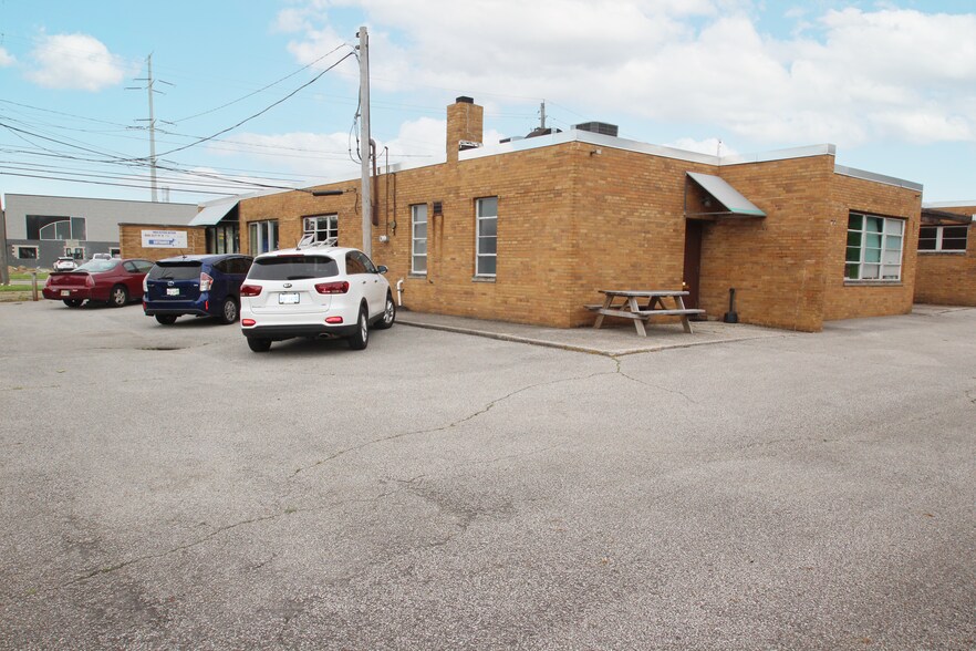More Photos Of 1511 Brookpark Rd, Cleveland Office For Lease