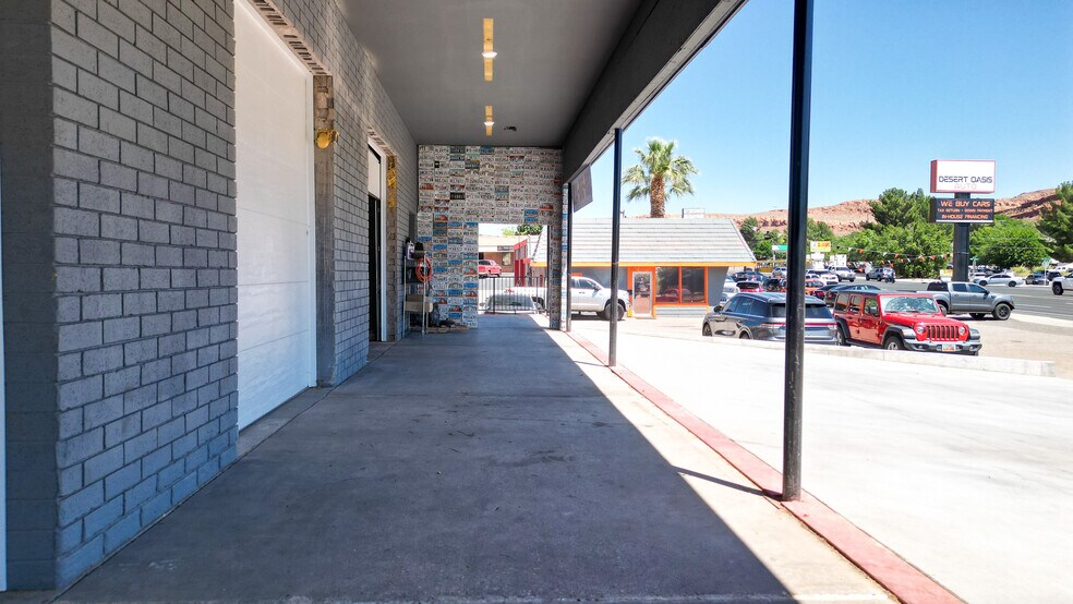More Photos Of 677 N Bluff St, St George General Retail For Lease