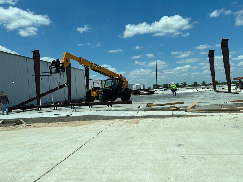 More Photos Of 18120 W Bellfort St, Richmond Warehouse For Sale