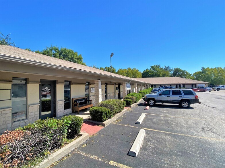 More Photos Of 328 W Main St, Azle Office For Lease