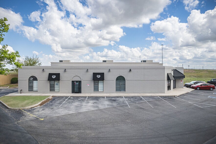 Primary Photo Of 129 Ed Noble Pky, Norman Freestanding For Lease