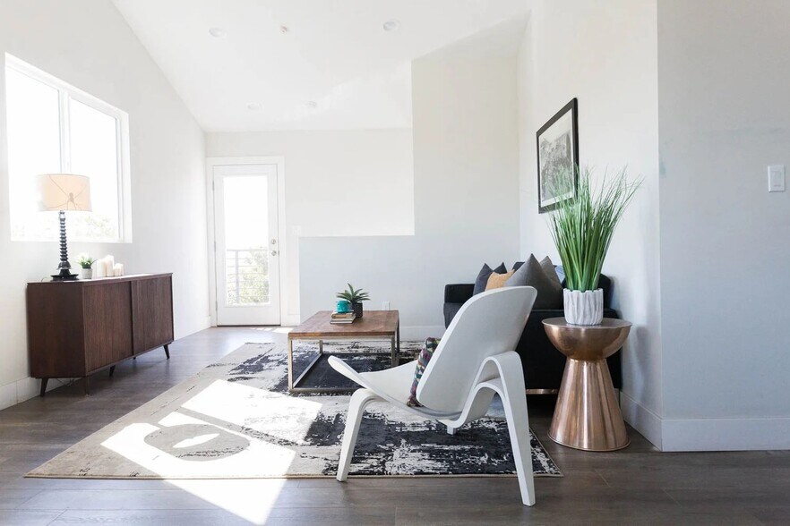 More Photos Of 3672 Percy St, Los Angeles Apartments For Sale