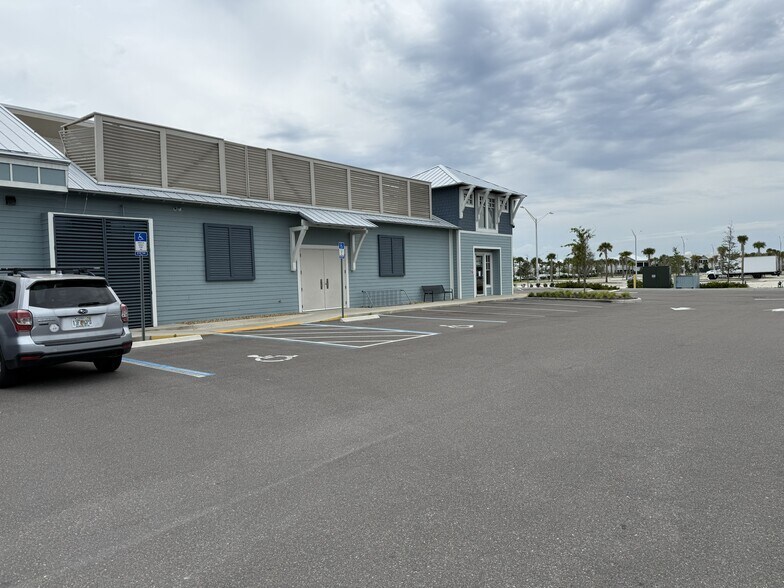 More Photos Of 335 Beachfront Dr, Saint Johns Freestanding For Lease