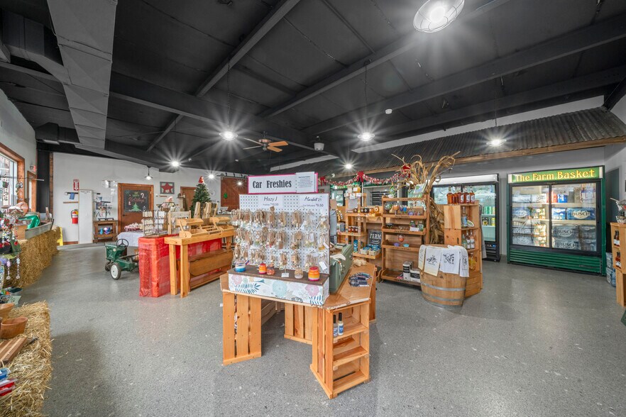 More Photos Of 225 W Market St, Somonauk General Retail For Sale