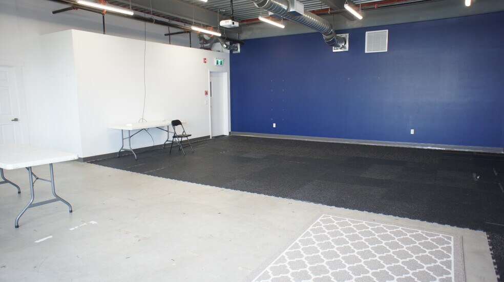 More Photos Of 118 Provincial Ave, Sherwood Park Flex For Sale