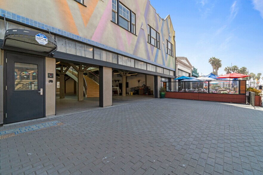 More Photos Of 1605 Ocean Front Walk, Santa Monica Storefront For Lease