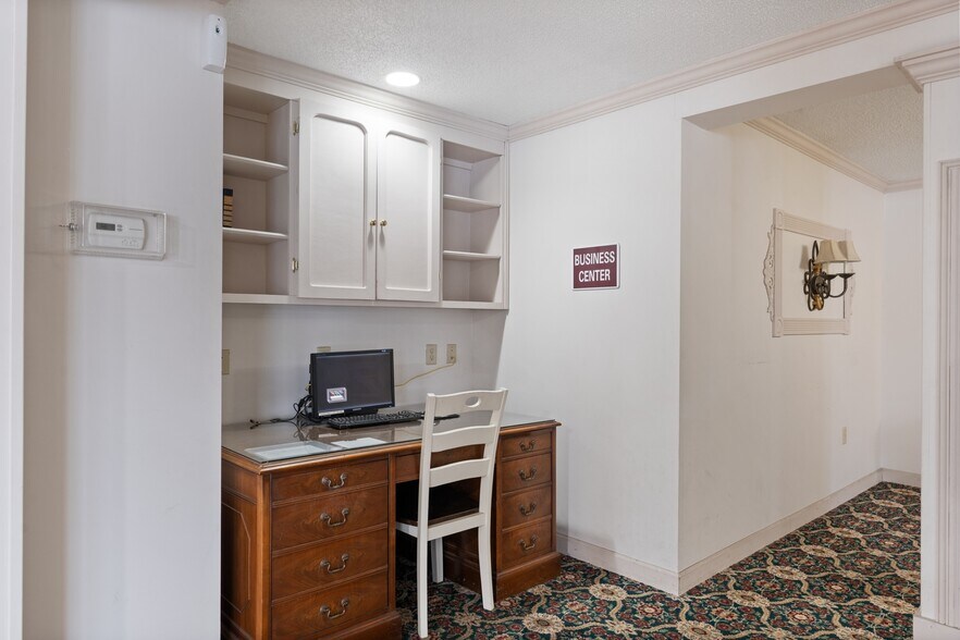 More Photos Of 1530 Cleveland Rd, Sandusky Hotel For Sale