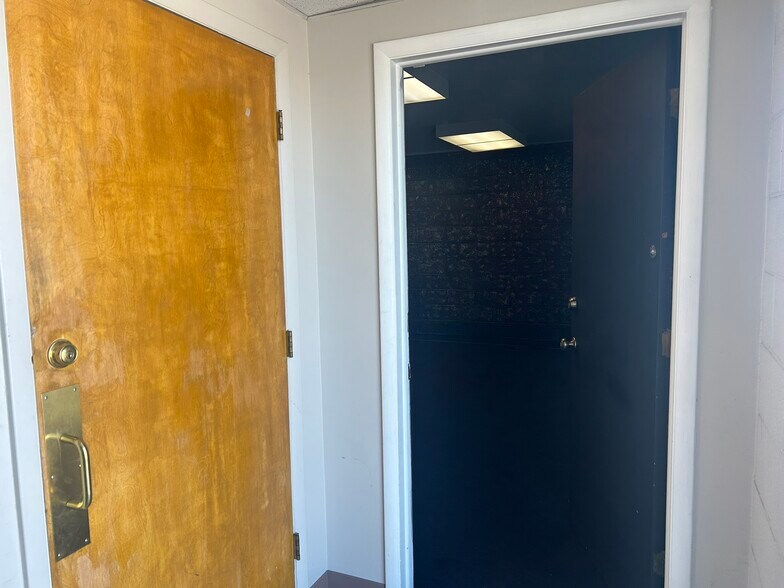 More Photos Of 420 S Federal Blvd, Denver Office For Sale