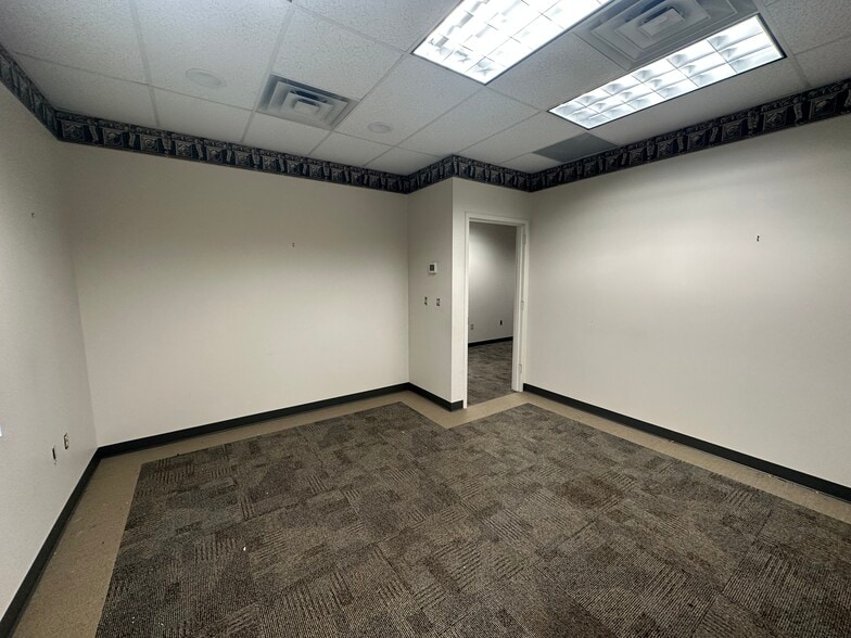 More Photos Of 47 Airpark Ct, Greenville Office For Lease