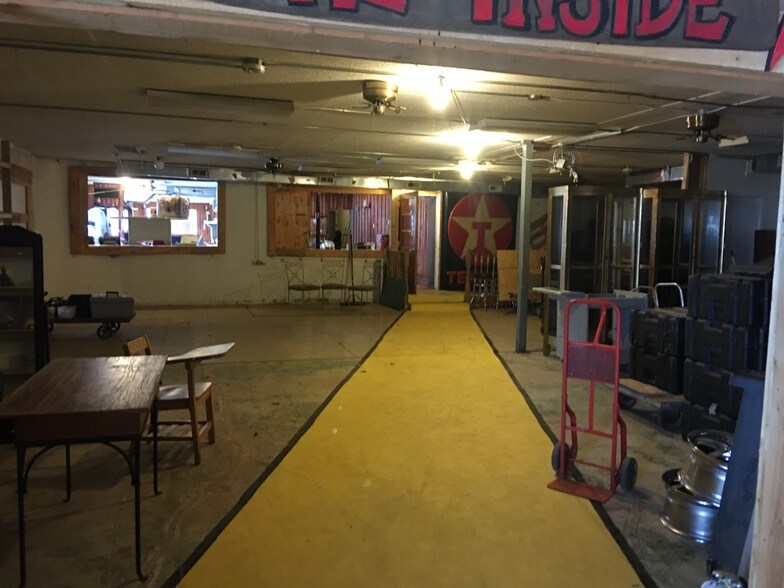 More Photos Of 6033-6079 US Highway 51 N, Millington Service Station For Sale