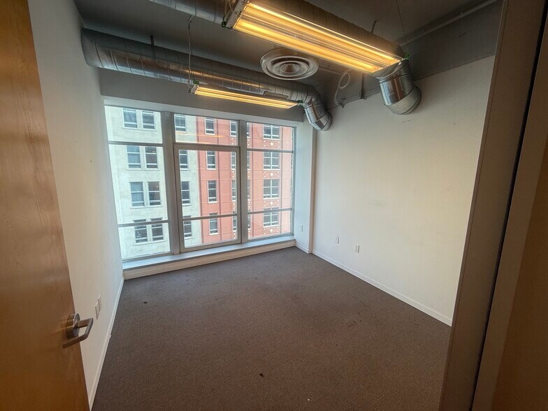 More Photos Of 14 NE 1st Ave, Miami Office For Sale