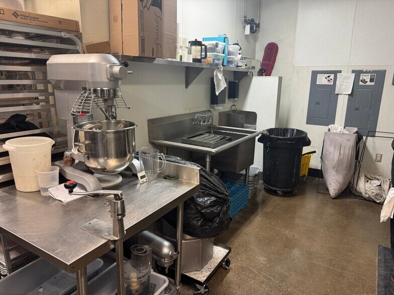 More Photos Of 16 Saint Lawrence Ave, Reno Freestanding For Lease