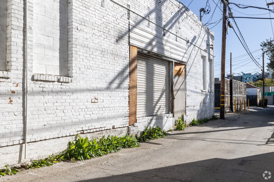 More Photos Of 7624-7626 Santa Monica Blvd, West Hollywood Restaurant For Lease