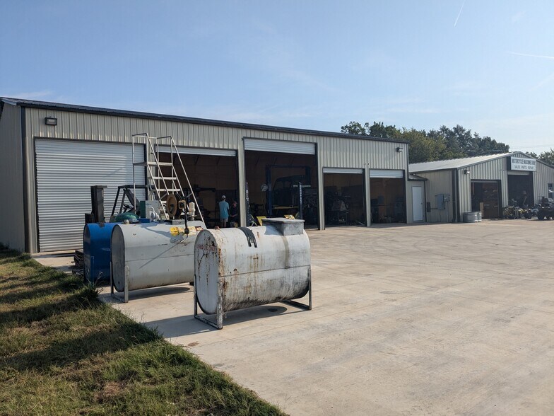 More Photos Of 11468 Black Jack Rd, Cumby Auto Repair For Sale