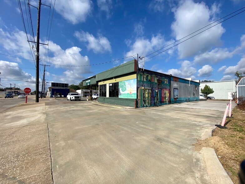 More Photos Of 6199 39th St, Groves Office For Sale