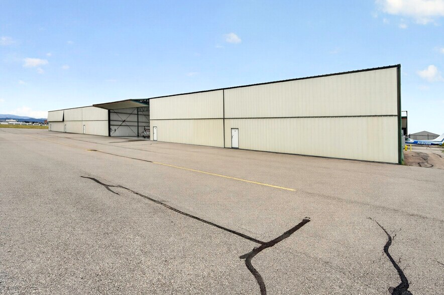 More Photos Of 7161 S Peoria St, Englewood Airplane Hangar For Sale