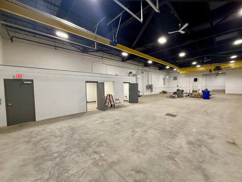 More Photos Of 20801 Salisbury Rd, Cleveland Warehouse For Lease